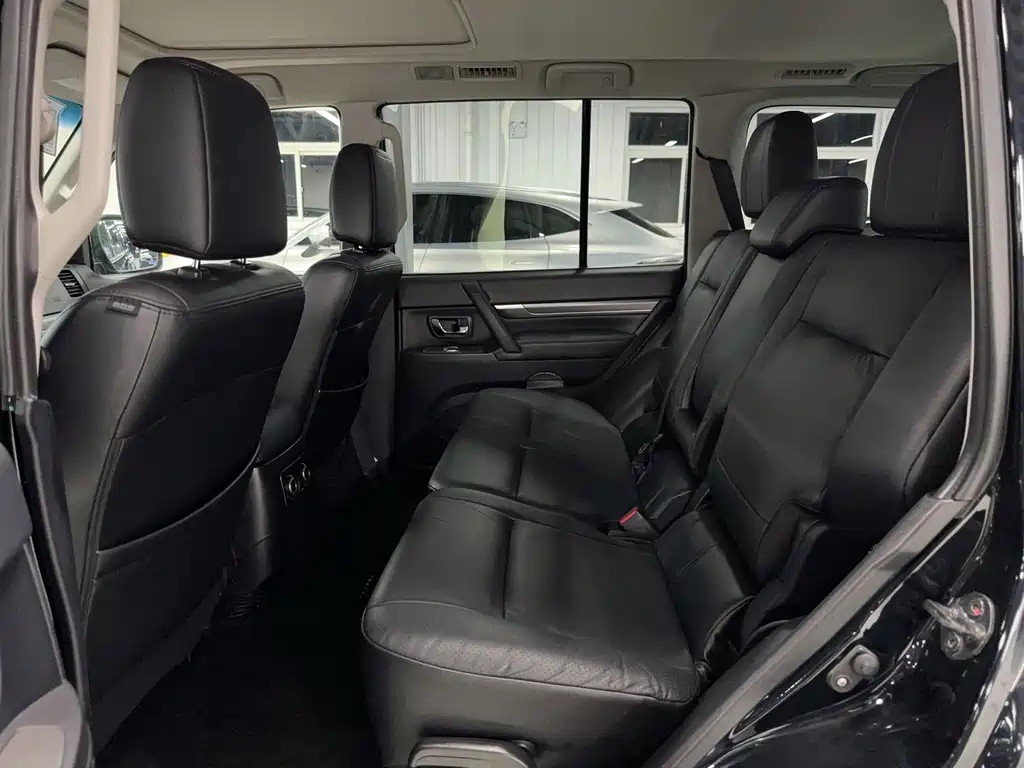 Pajero (Import) 帕杰罗进口 2010款 3.0 L 自动精英版