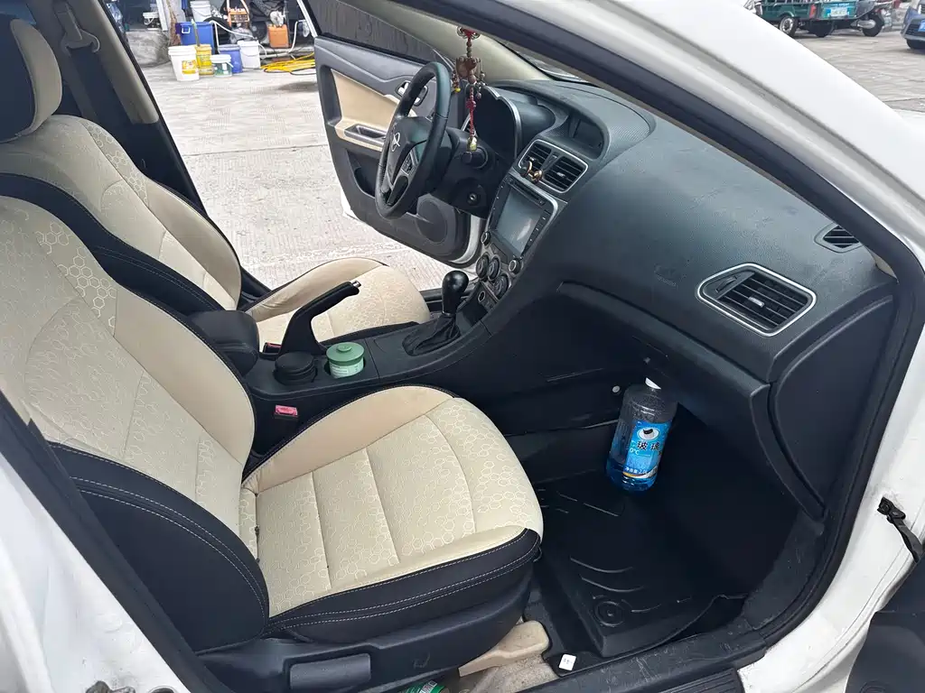Family M5 1.6 L Auto Elite