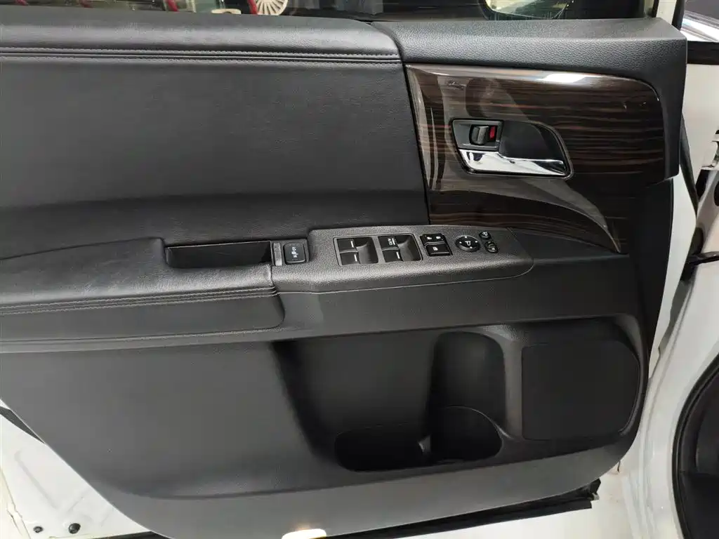 Odyssey 2.4 L Luxury