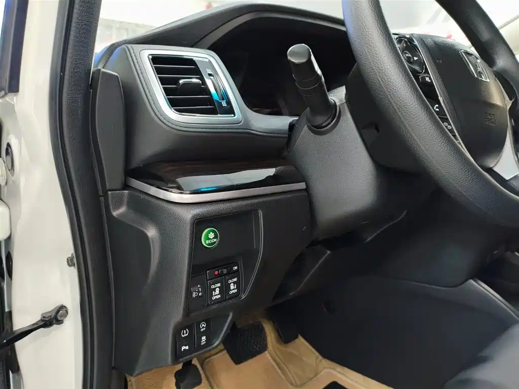 Odyssey 2.4 L Luxury