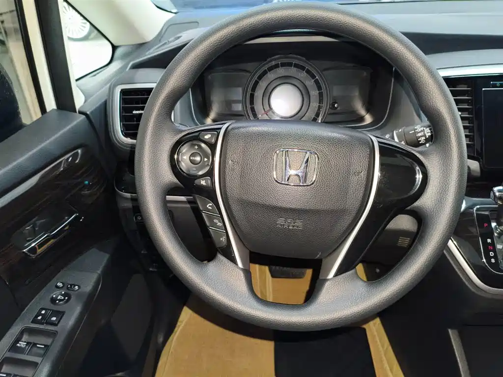 Odyssey 2.4 L Luxury