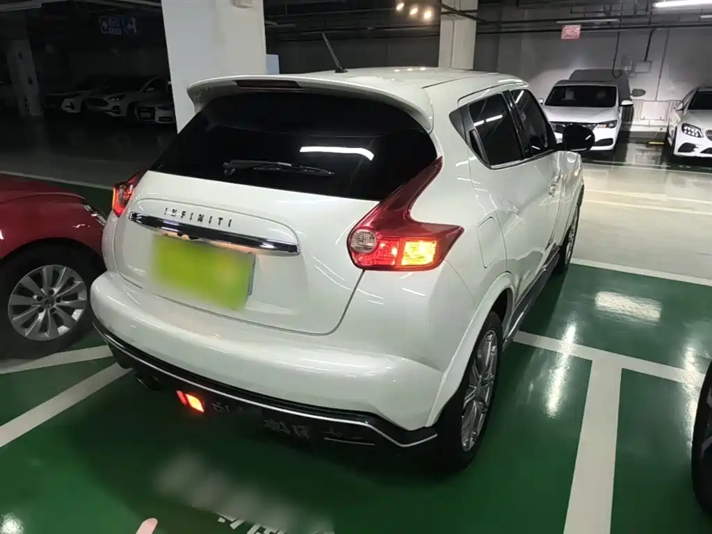 Infiniti ESQ 1.6 L Personality