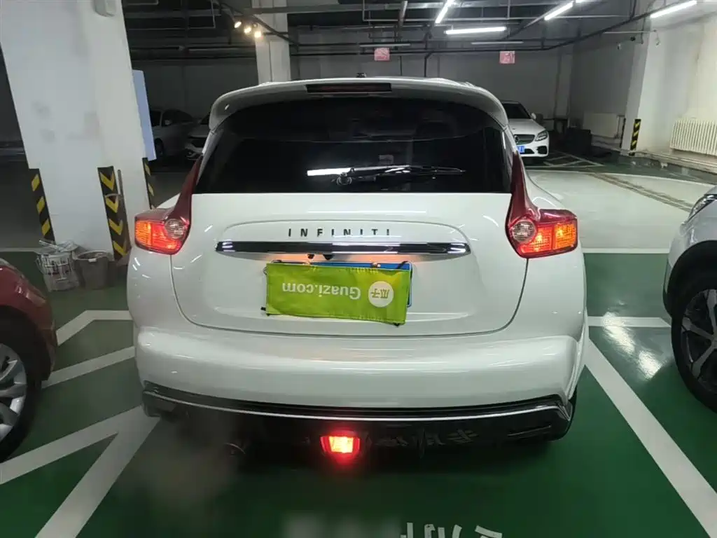 Infiniti ESQ 1.6 L Personality