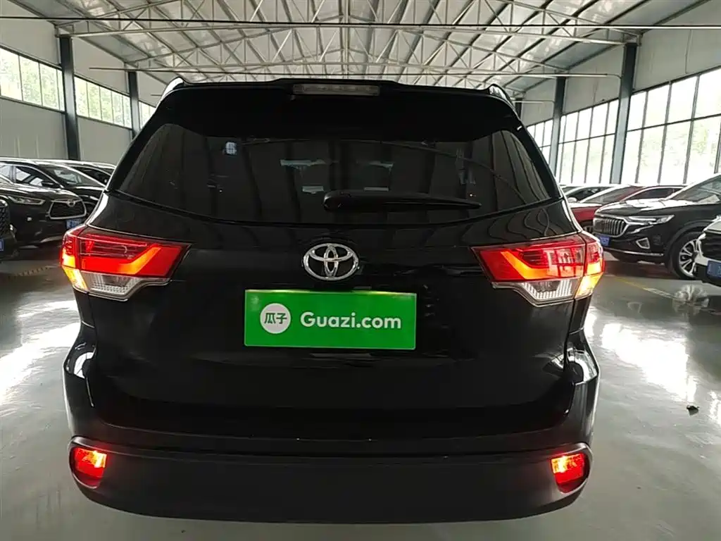 Highlander 2.0 T 4 WD Luxury 7-seat