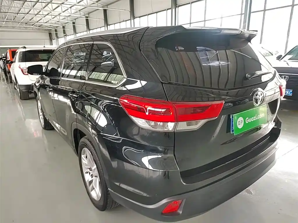 Highlander 2.0 T 4 WD Luxury 7-seat