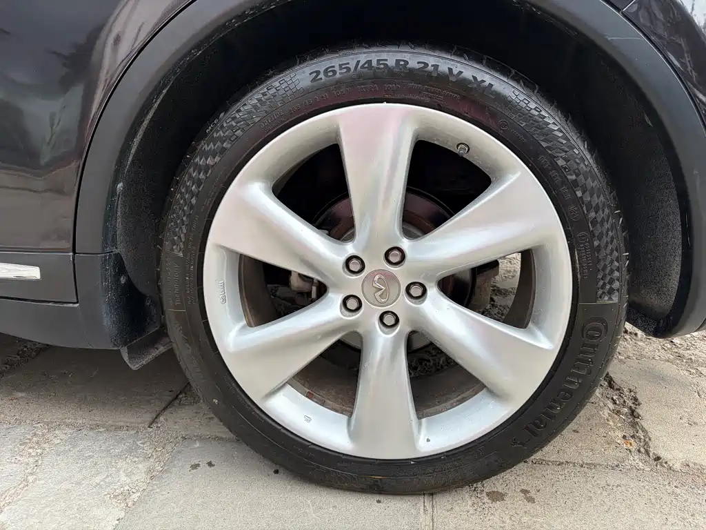 Infiniti QX70 3.7 L Standard