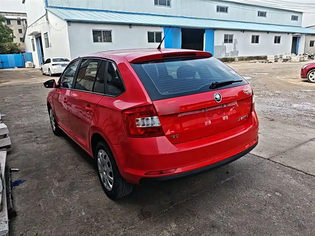 Rapid Spaceback Facelift 1.6 L Auto Forward