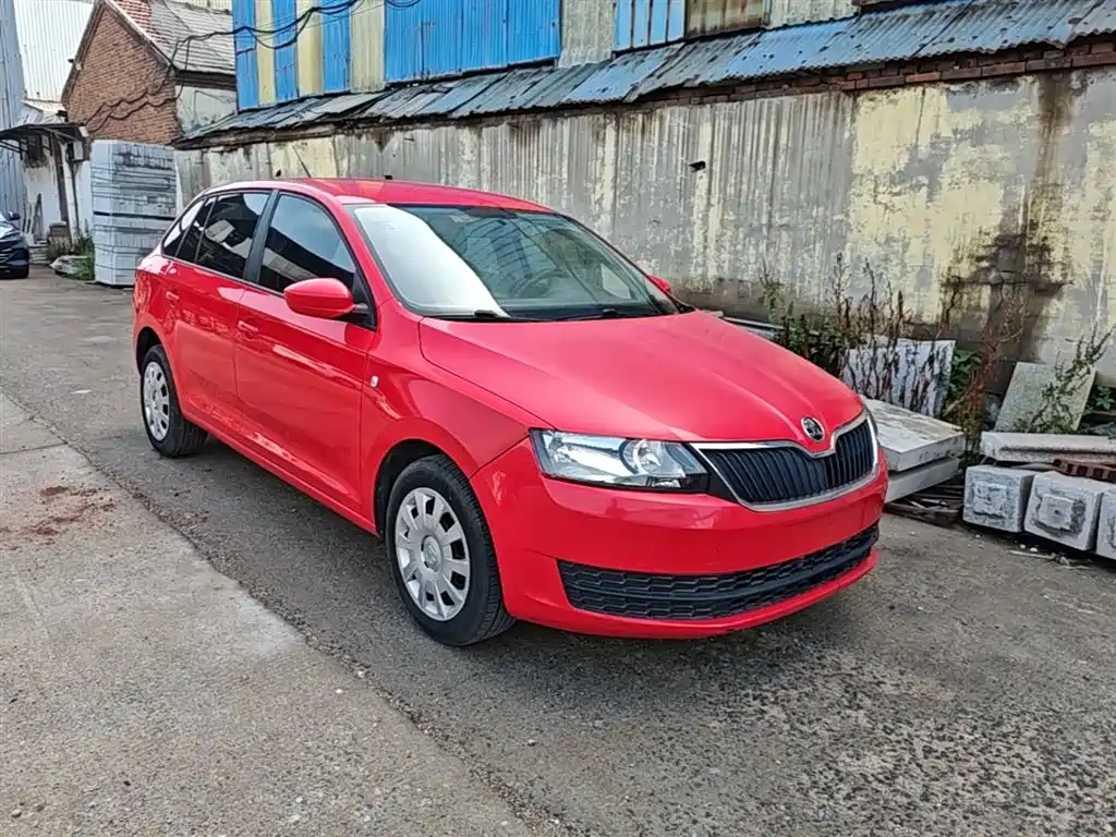 Rapid Spaceback Facelift 1.6 L Auto Forward