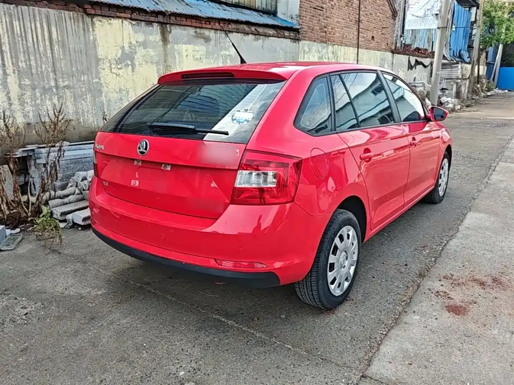 Rapid Spaceback Facelift 1.6 L Auto Forward