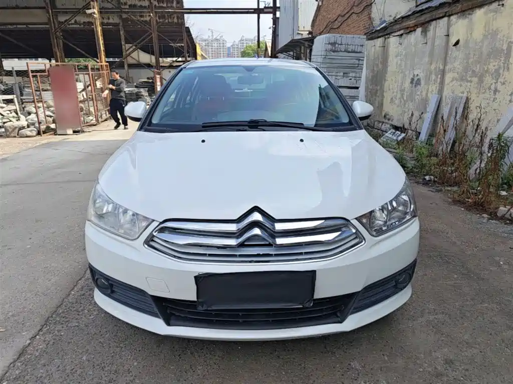 C-Quatre Classic Sedan 1.6 L Manual Fashionable