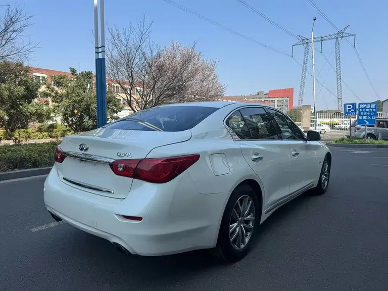 Infiniti Q50 L 2.0 T Joy