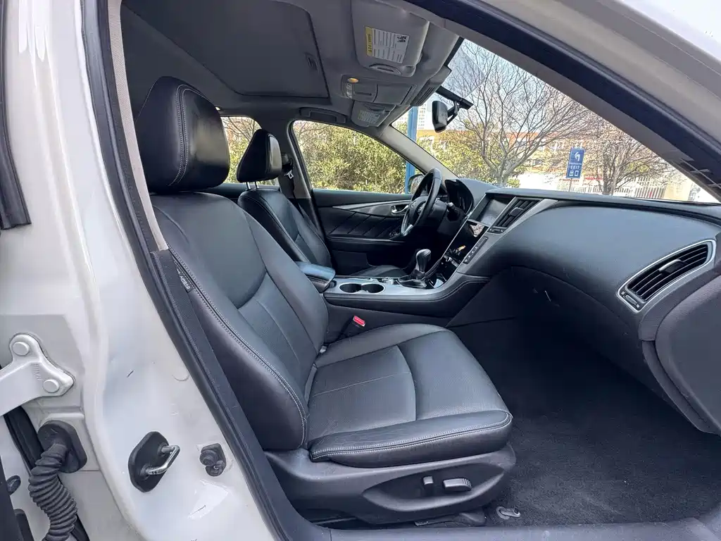 Infiniti Q50 L 2.0 T Joy