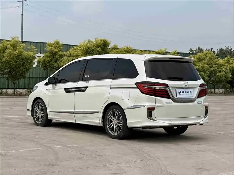 Honda Elysion 2.0 L Hybrid Luxury