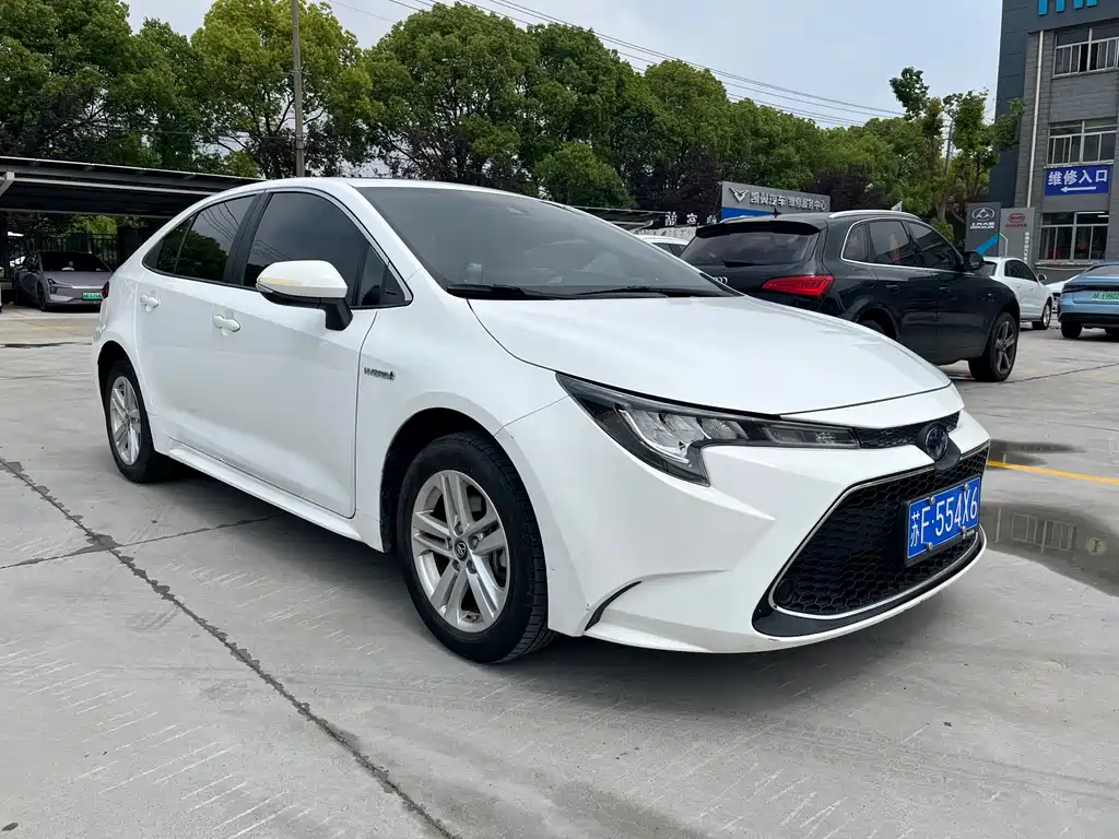 Levin Dual Engine 1.8 H E-CVT Luxury
