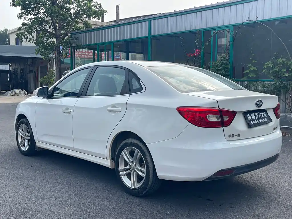 Besturn B30 1.6 L Manual Comfort