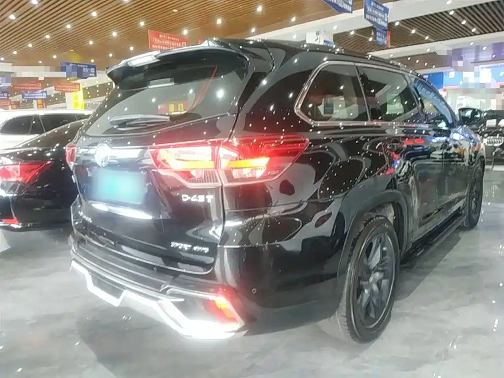 Highlander 2.0 T 4 WD Knight 7-seat