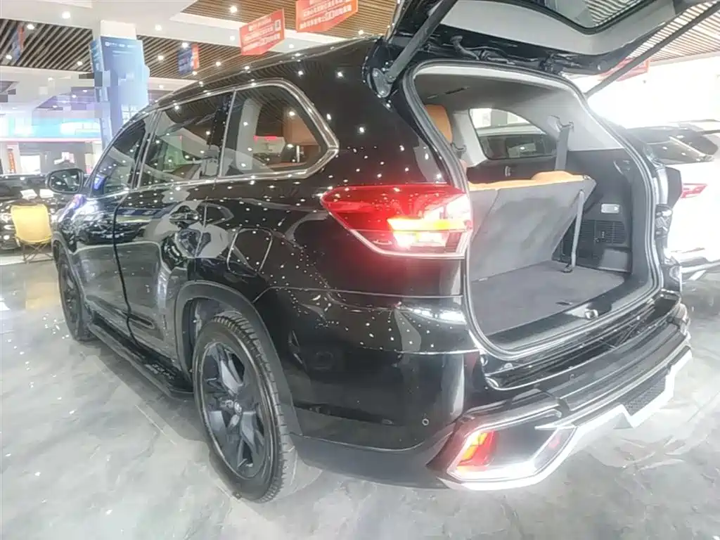 Highlander 2.0 T 4 WD Knight 7-seat
