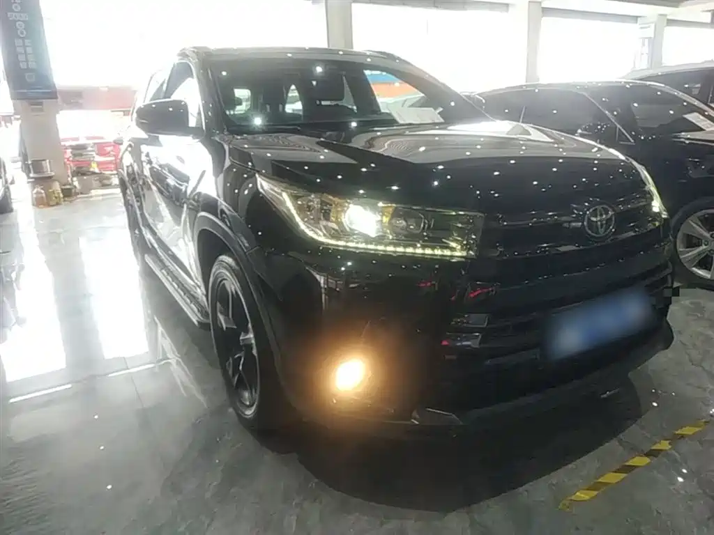 Highlander 2.0 T 4 WD Knight 7-seat