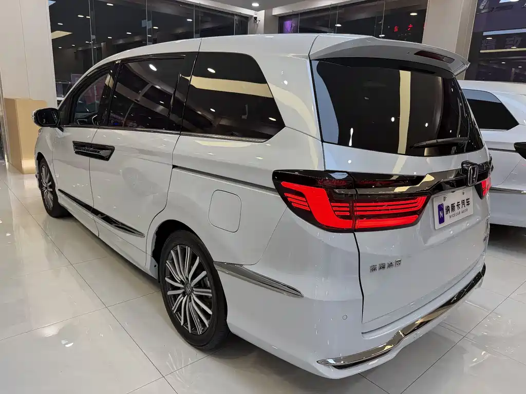 Elysion 2.0 L e:HEV Luxury