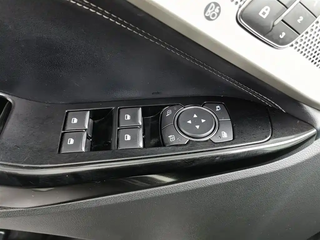 Explorer EcoBoost 285 4 WD Titanium 7-seat