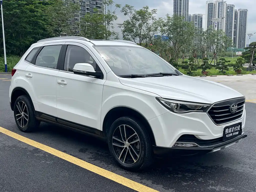 Besturn X40 1.6 L Auto Luxury