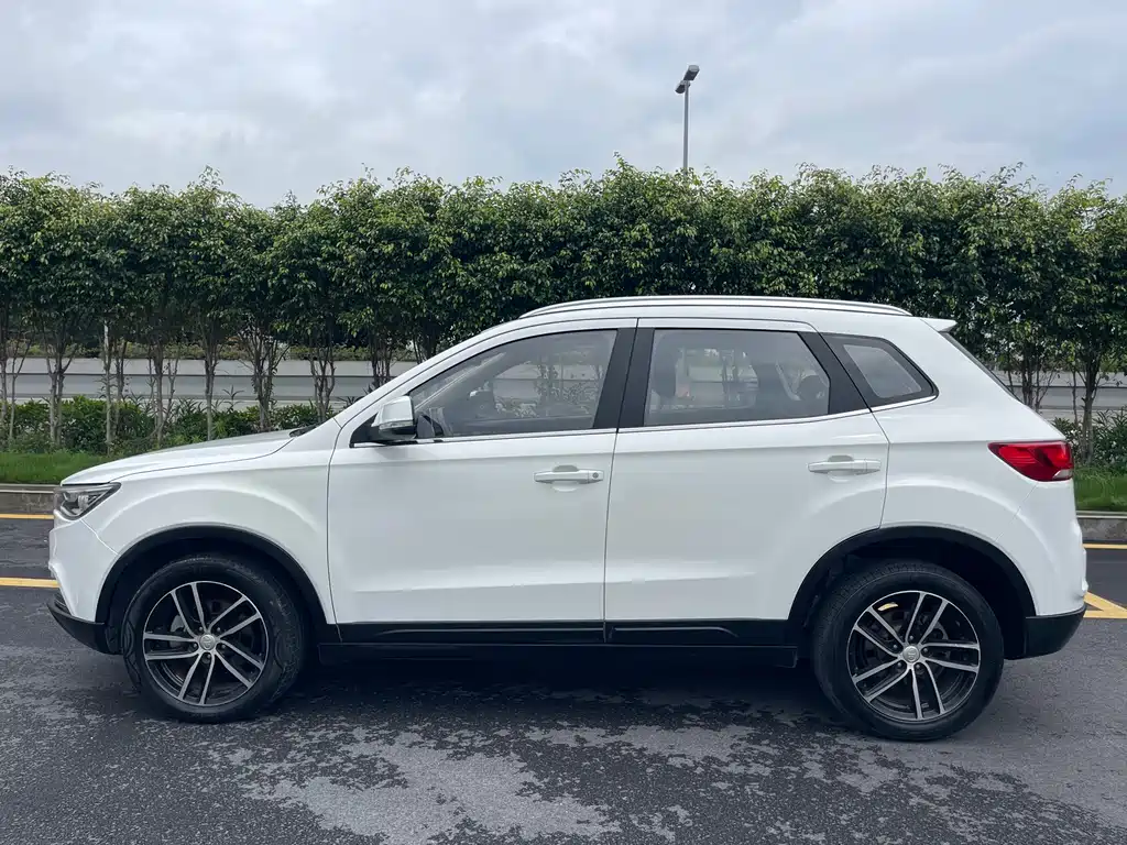 Besturn X40 1.6 L Auto Luxury