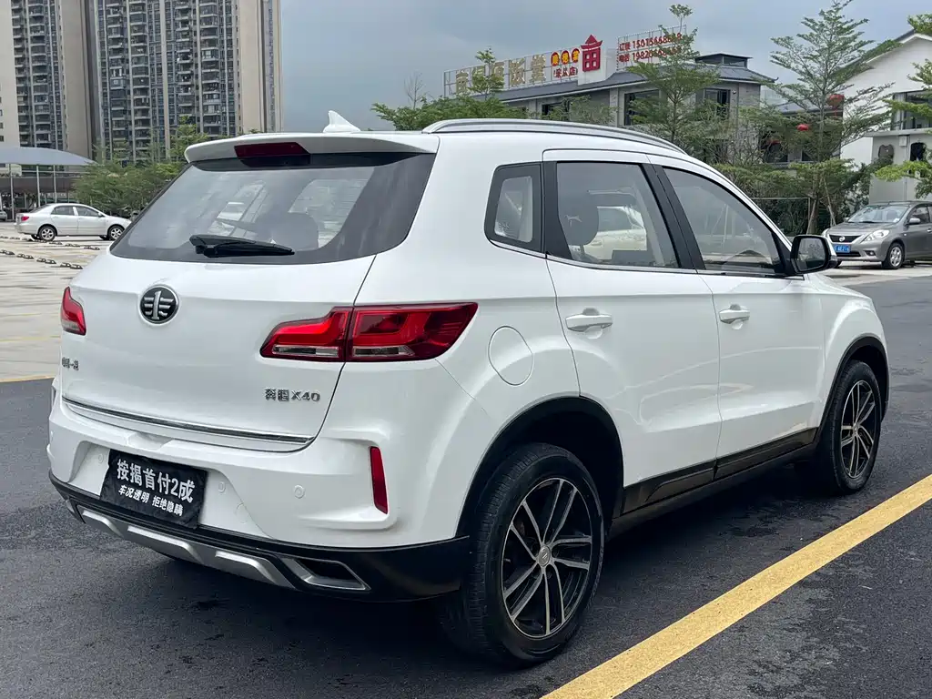 Besturn X40 1.6 L Auto Luxury