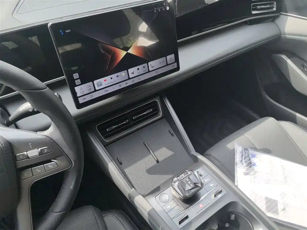 Qin L DM-i Smart Drive 80 KM Leading
