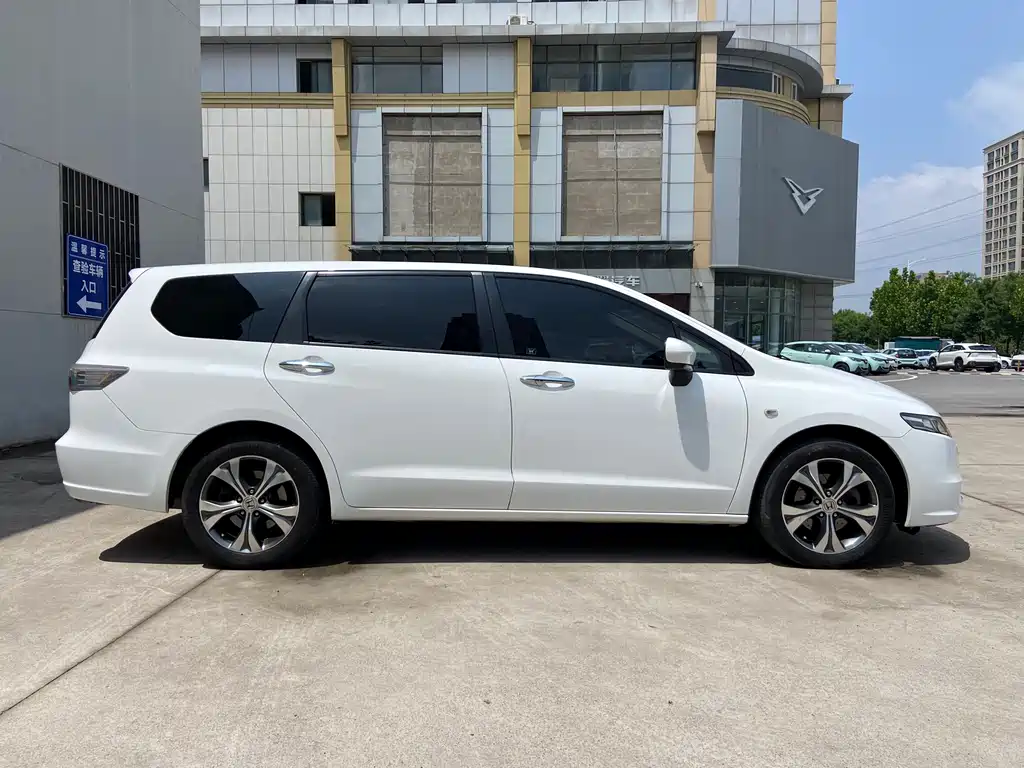 Odyssey 2.4 L Luxury