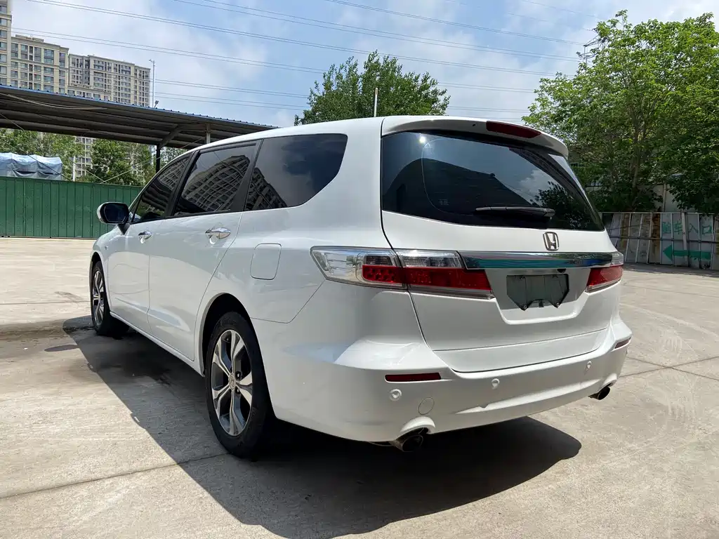 Odyssey 2.4 L Luxury