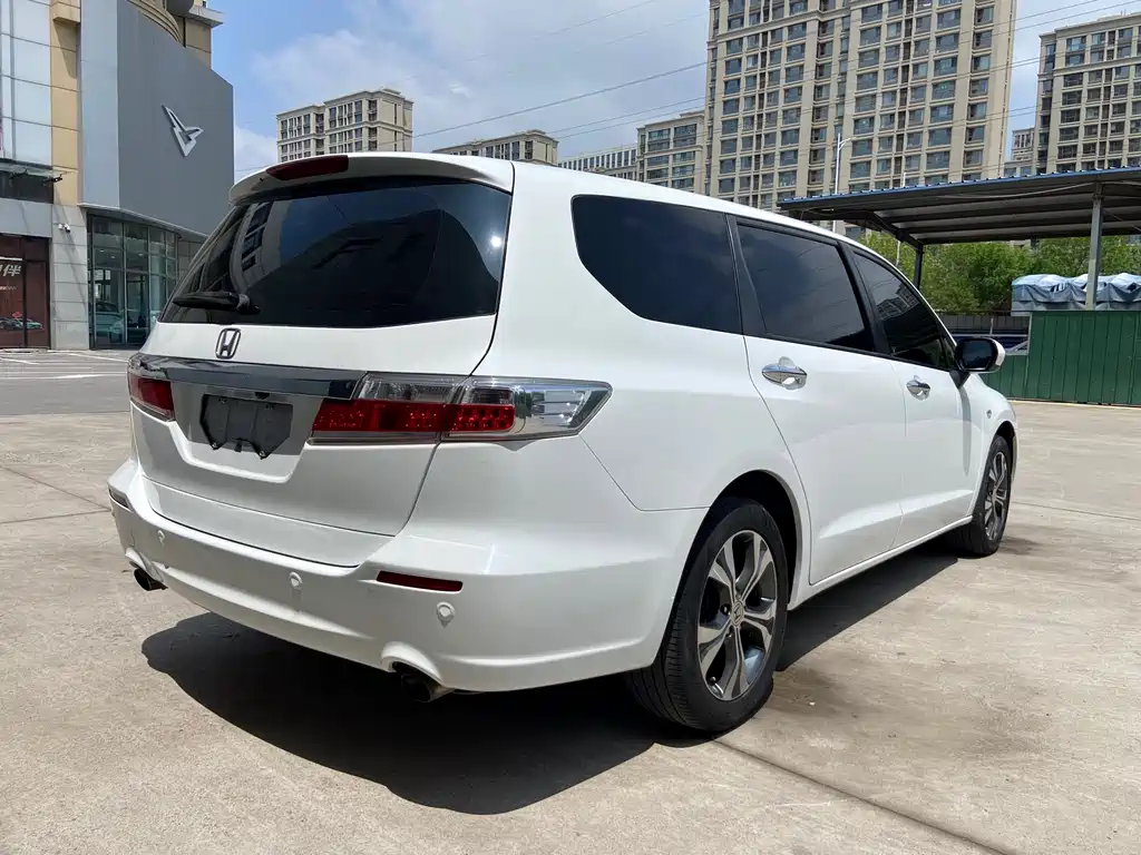 Odyssey 2.4 L Luxury