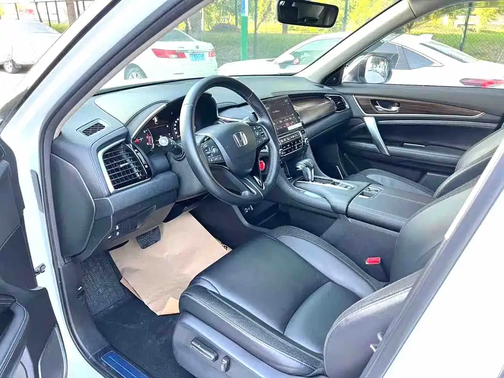 Avancier 240 TURBO 2 WD Premium