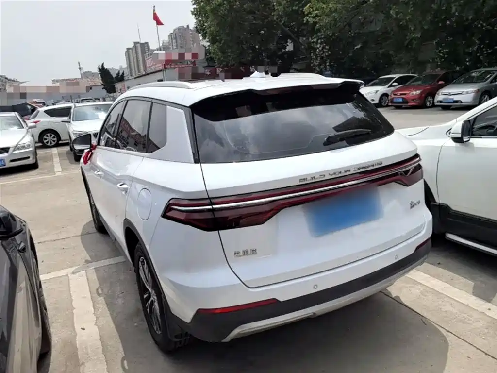 Song Pro 1.5 T Auto Distinguished