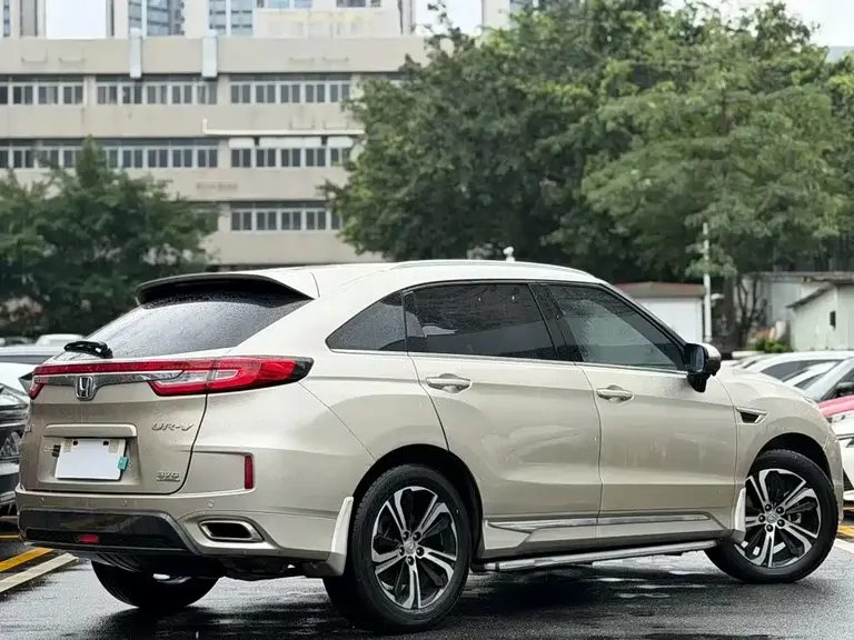 Honda UR-V 370 TURBO 2 WD Distinguished CN-V