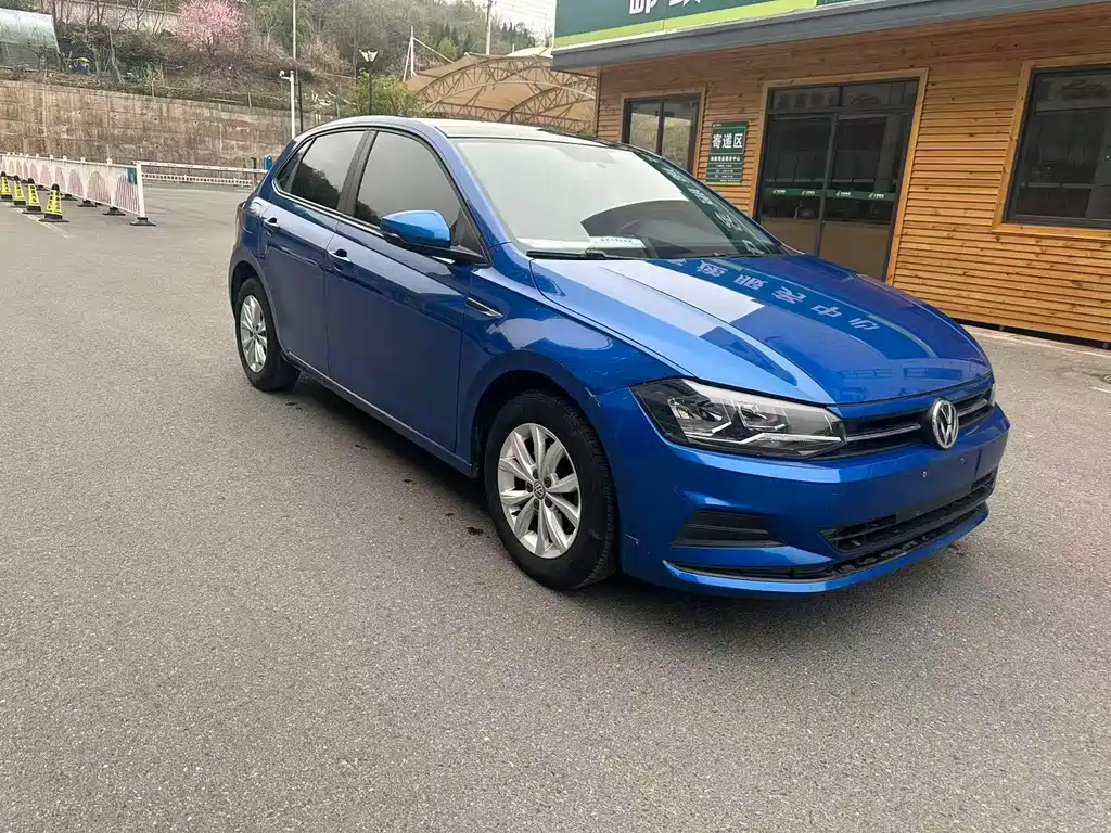 Polo Plus 1.5 L Auto Colorful Tech