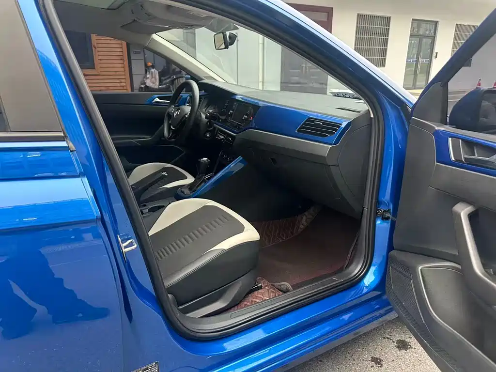 Polo Plus 1.5 L Auto Colorful Tech