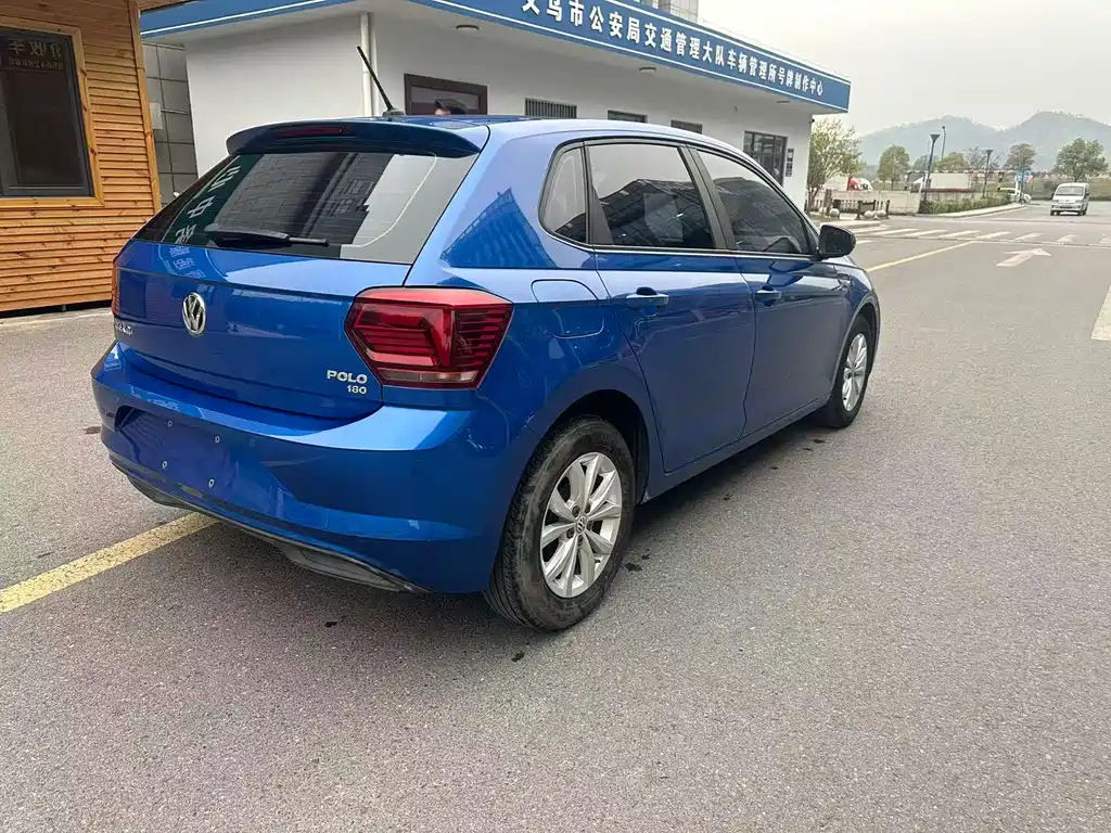 Polo Plus 1.5 L Auto Colorful Tech