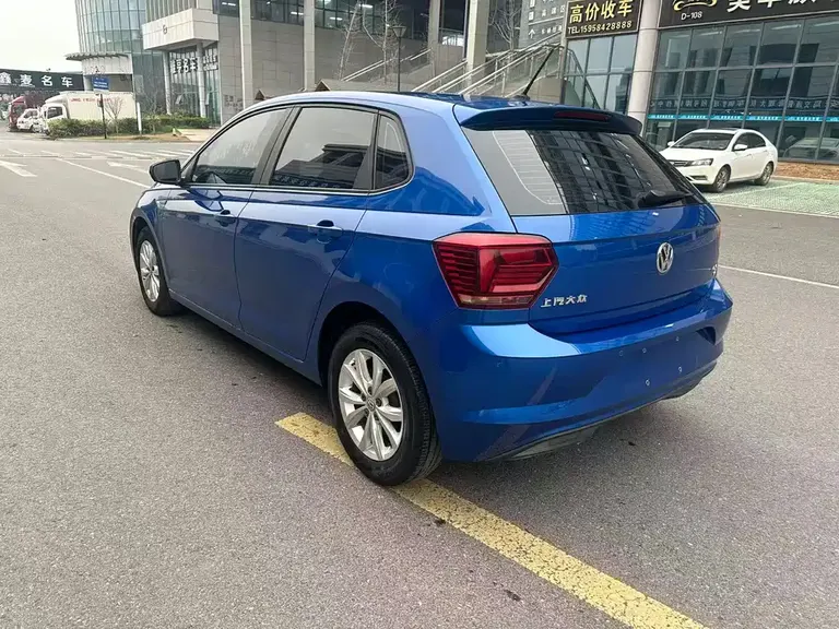 Volkswagen Polo Plus 1.5 L Auto Colorful Tech