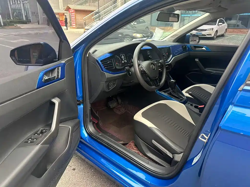 Polo Plus 1.5 L Auto Colorful Tech