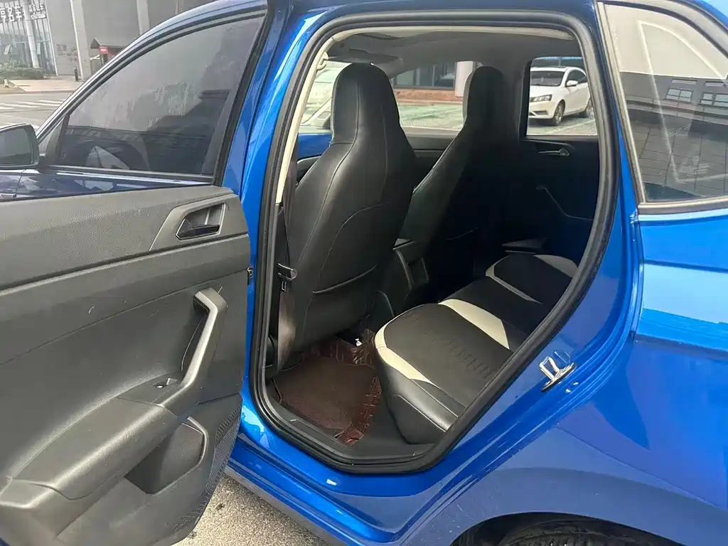 Polo Plus 1.5 L Auto Colorful Tech