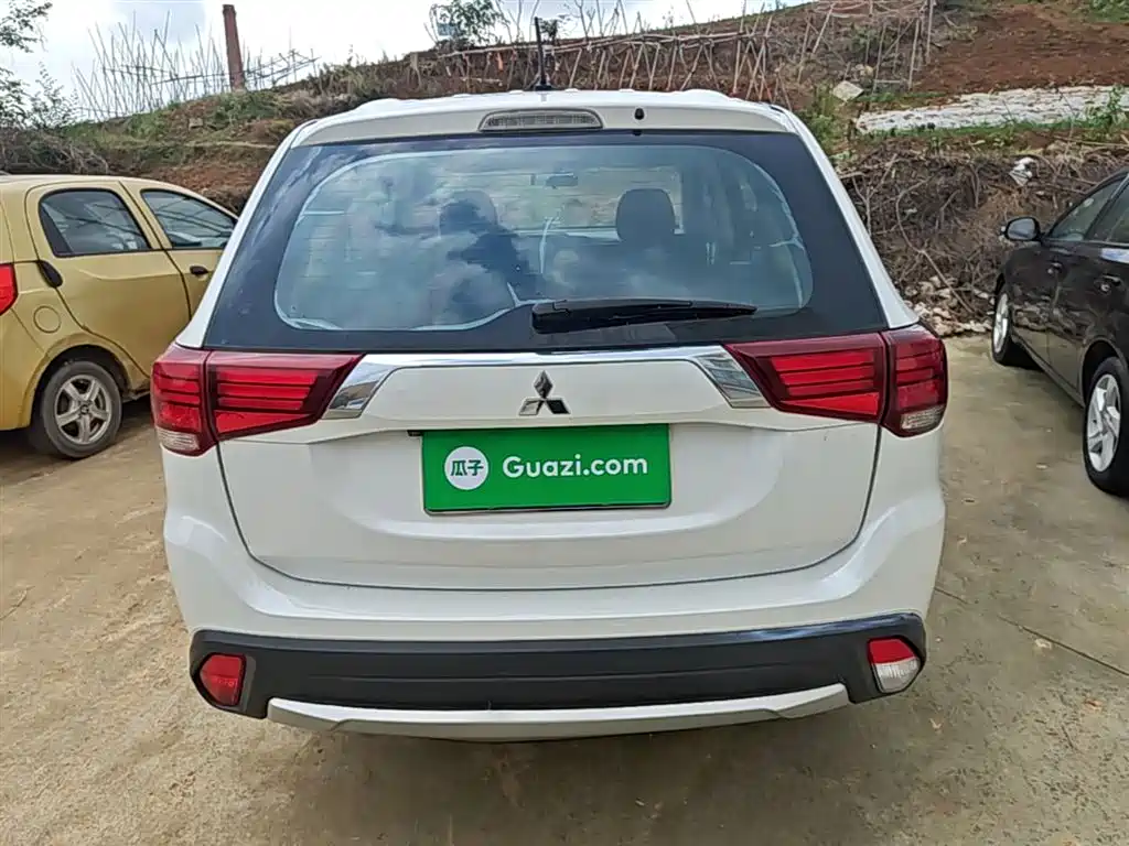 Outlander 2.0 L 2 WD Style 5-seat