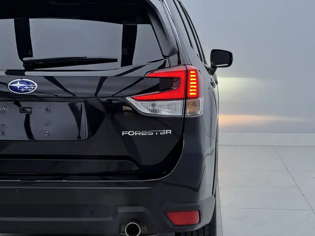 Forester 2.0 i Luxury EyeSight