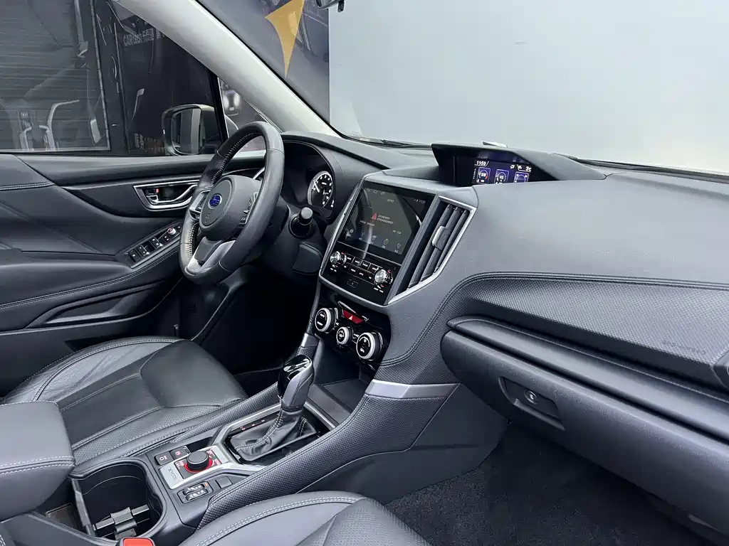 Forester 2.0 i Luxury EyeSight