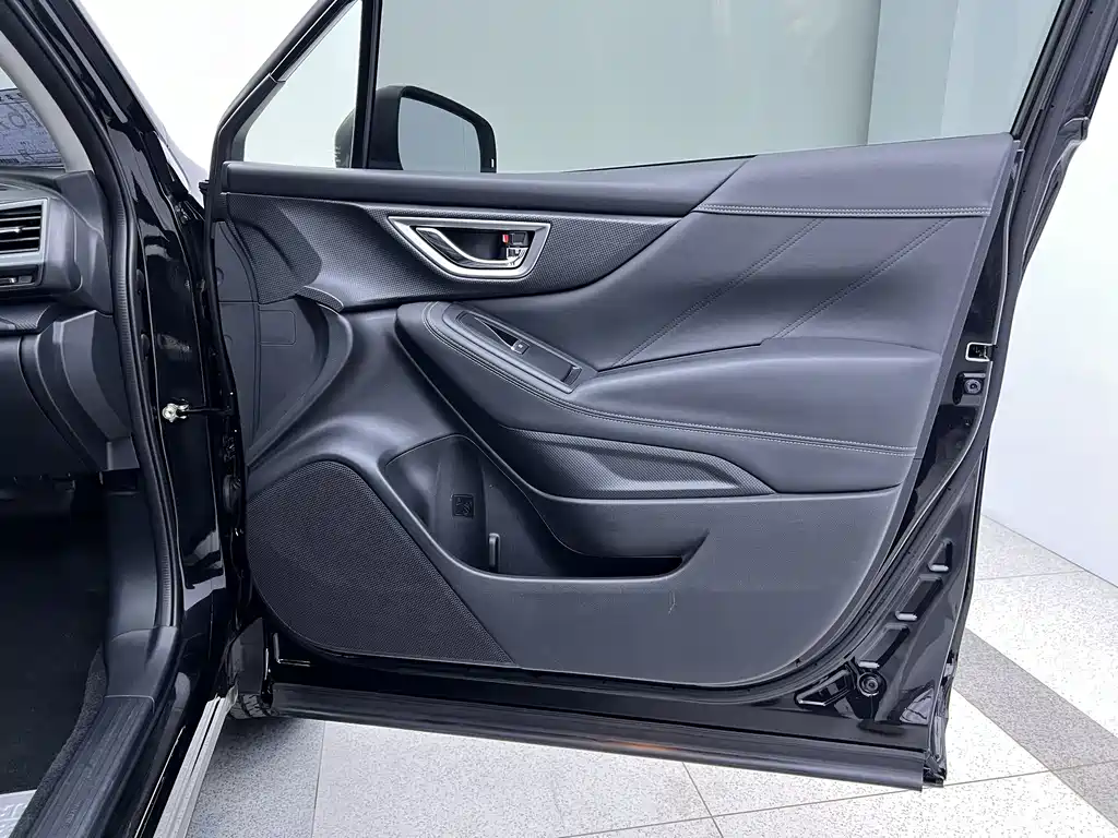 Forester 2.0 i Luxury EyeSight