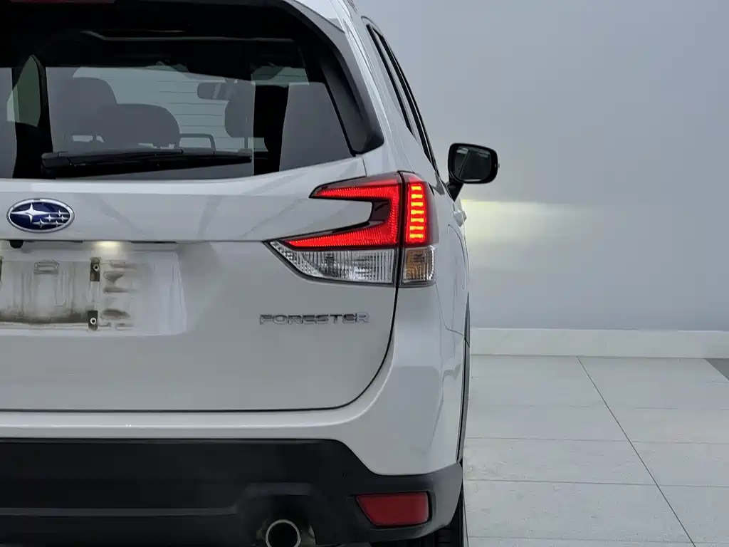 Forester 2.0 i AWD Luxury