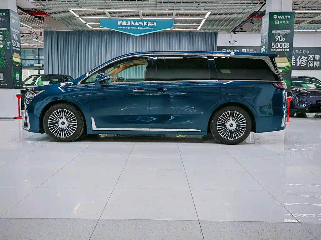 Voyah Dreamer PHEV 4 WD Flagship Kunpeng