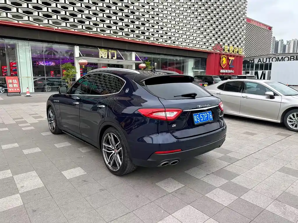 Levante 3.0 T Standard CN-V