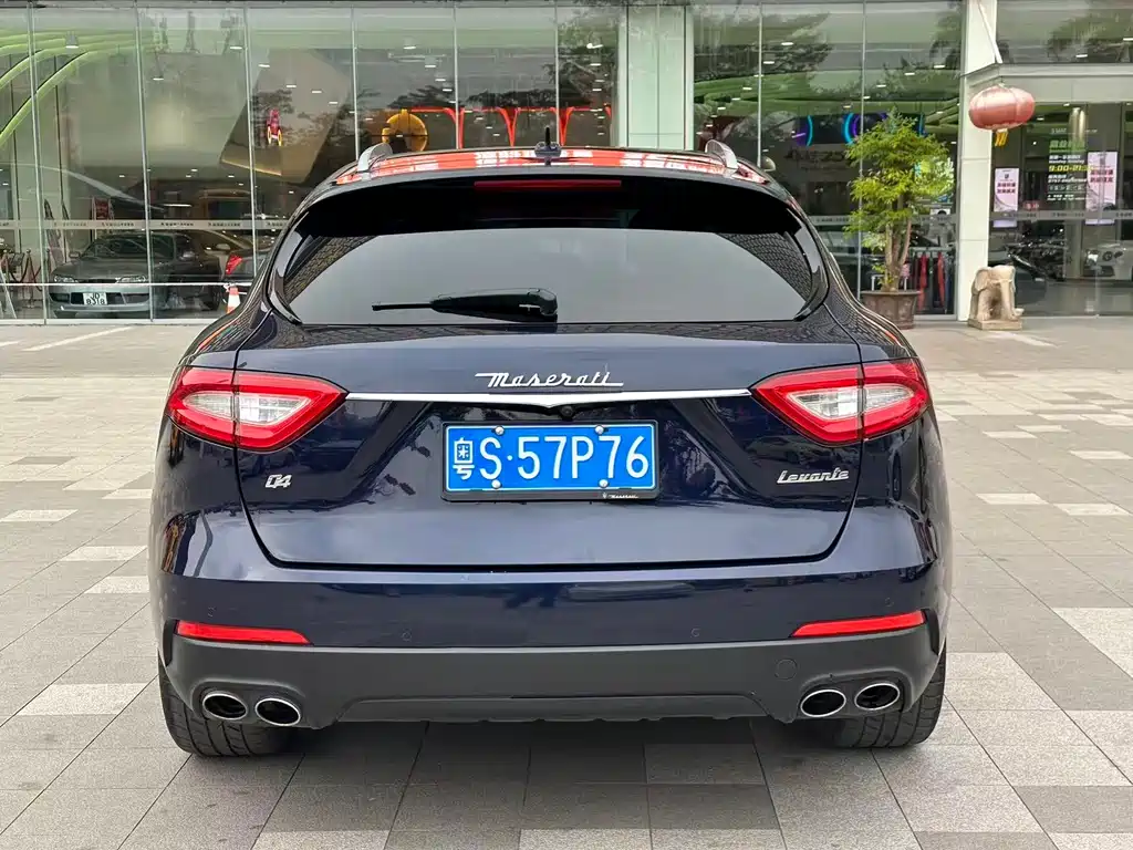 Levante 3.0 T Standard CN-V
