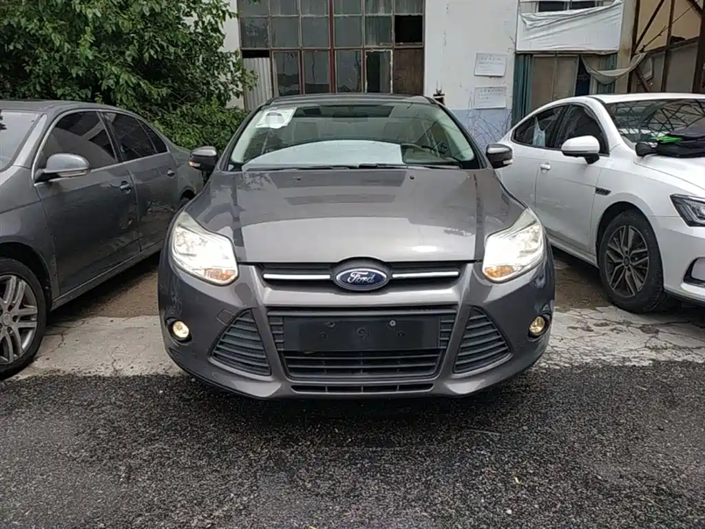 Focus Sedan 1.6 L Auto Comfort