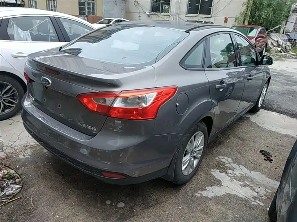 Focus Sedan 1.6 L Auto Comfort